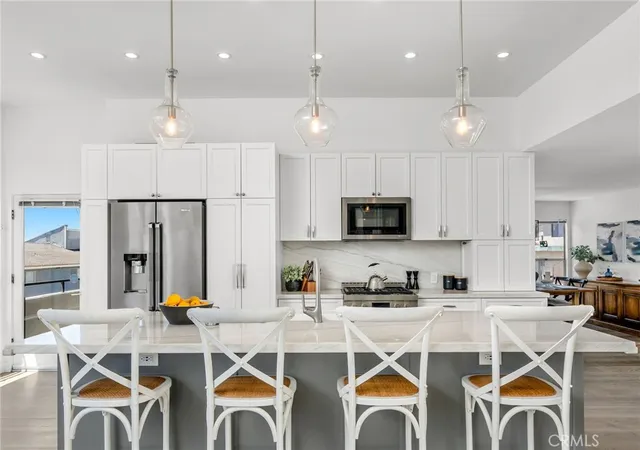 Photo 2 of Townhouse for sale at 647 1st Place, Hermosa Beach, CA 90254 | MLS# SB26180236 | Listing updated on 2026-10-11