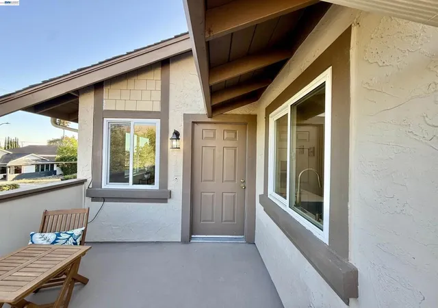 Listing Photo 2 - Condo for sale in building located at 136 Hackamore Ln, Fremont, CA 94539