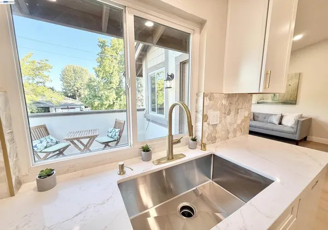 Listing Photo 5 - Condo for sale in building located at 136 Hackamore Ln, Fremont, CA 94539
