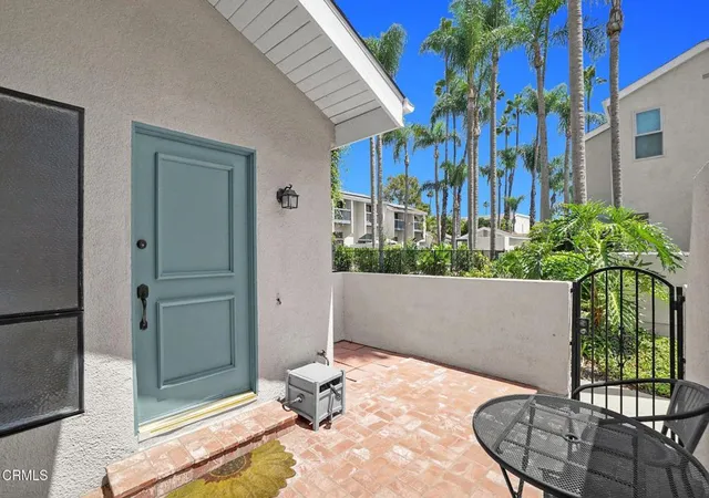 Listing Photo 4 - Condo for sale in building located at 1522 Windsor Ln, Fullerton, CA 92831