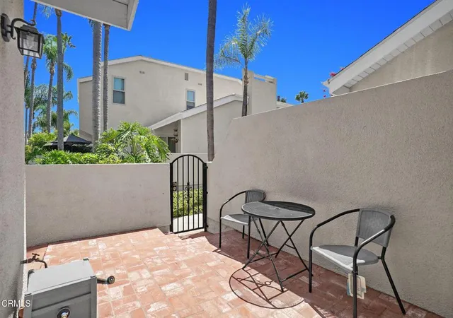 Listing Photo 5 - Condo for sale in building located at 1522 Windsor Ln, Fullerton, CA 92831