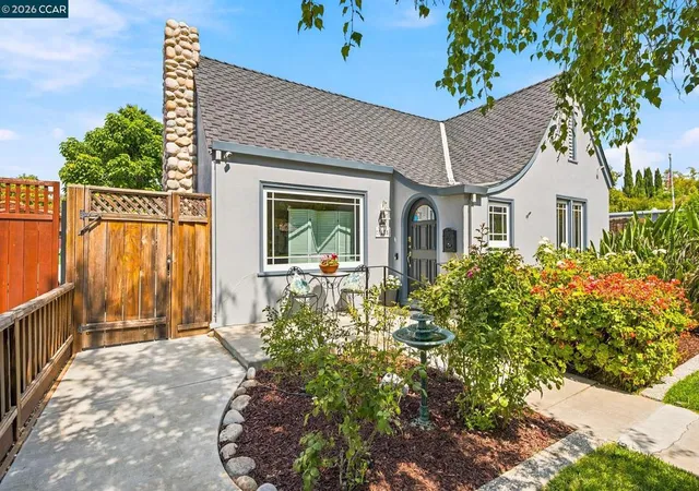 Photo 3 of Single family home for sale at 1455 Mckendrie St, San Jose, CA 95126 | MLS# 41145317 | Listing updated on 2026-09-13