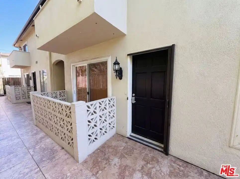 Listing Photo 1 - Condo for sale in 1024 5Th St located at 1024 5Th St, Santa Monica, CA 90403 - Unit 1024 5th Street