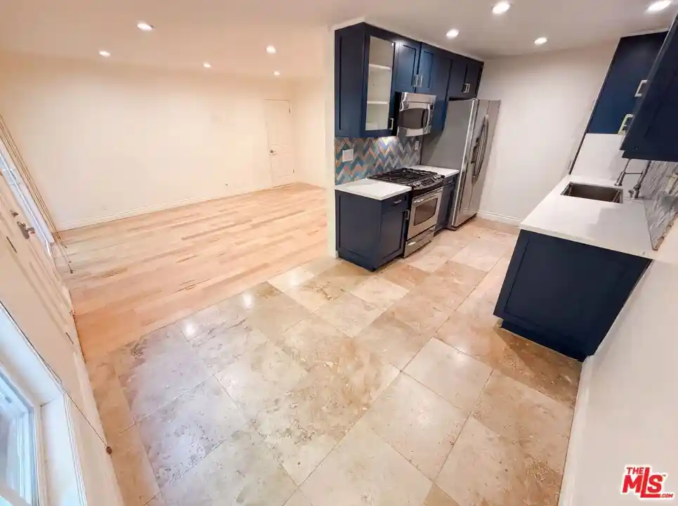 Listing Photo 2 - Condo for sale in 1024 5Th St located at 1024 5Th St, Santa Monica, CA 90403 - Unit 1024 5th Street