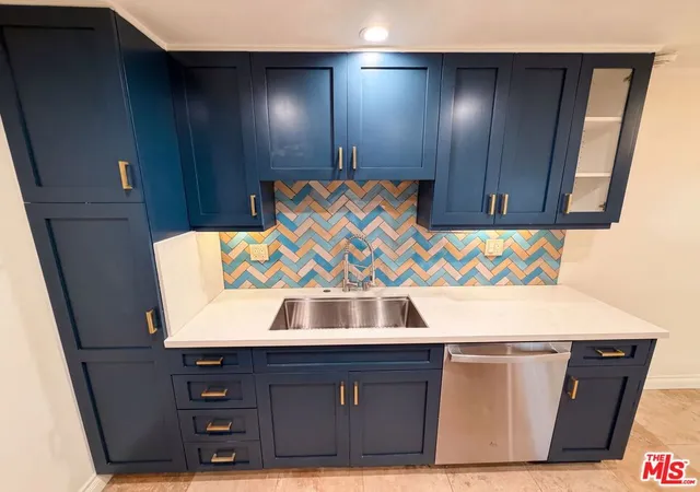 Listing Photo 4 - Condo for sale in building located at 1024 5Th St, Santa Monica, CA 90403 - Unit #3