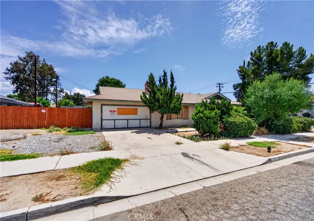 Photo 2 of Single family home for sale at 692 S Carmalita, Hemet, CA 92543 | MLS# IV26180134 | Listing updated on 2026-10-03