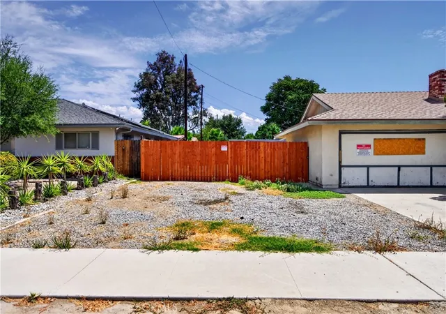 Photo 3 of Single family home for sale at 692 S Carmalita, Hemet, CA 92543 | MLS# IV26180134 | Listing updated on 2026-10-03