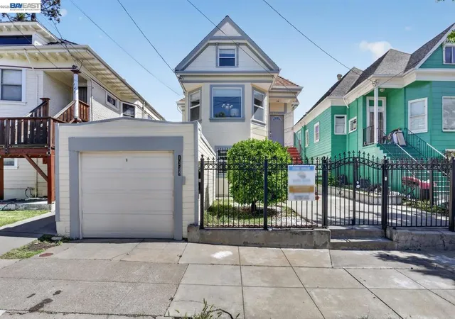 Photo 3 of Single family home for sale at 1328 E 25th Street, Oakland, CA 94606 | MLS# 41145347 | Listing updated on 2026-09-29
