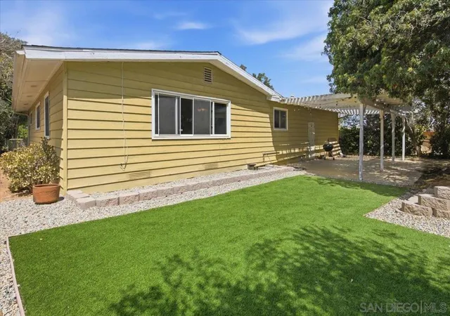 Photo 3 of Sale Pending at 860 Magarian Rd, Fallbrook, CA 92028 | MLS# 260020185SD | Listing updated on 2026-10-02