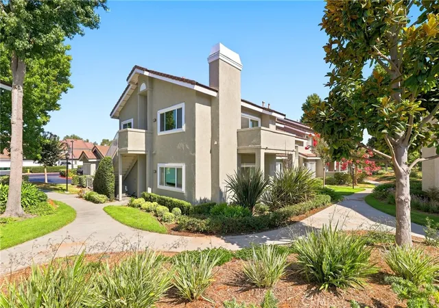 Listing Photo 2 - Condo for sale in building located at 549 N Springbrook, Irvine, CA 92614