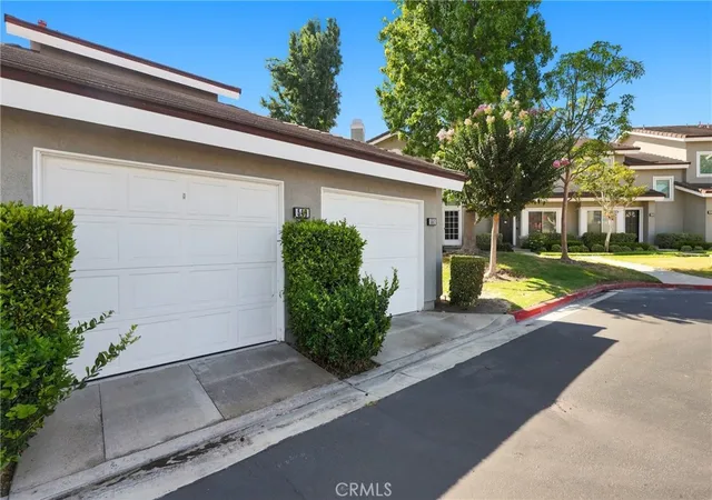 Listing Photo 3 - Condo for sale in building located at 549 N Springbrook, Irvine, CA 92614