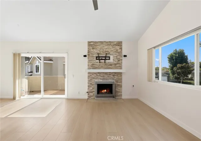 Listing Photo 4 - Condo for sale in building located at 549 N Springbrook, Irvine, CA 92614