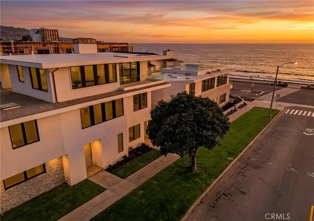 Photo 3 of Townhouse for sale at 1400 Esplanade #2, Redondo Beach, CA 90277 | MLS# SB26127556 | Listing updated on 2026-09-13