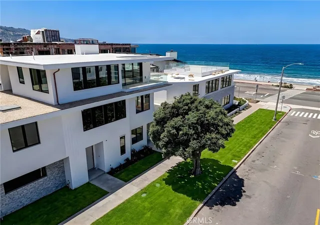 Photo 3 of Townhouse for sale at 1400 Esplanade #2, Redondo Beach, CA 90277 | MLS# SB26127556 | Listing updated on 2026-09-13