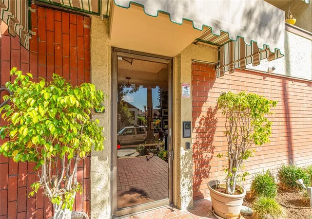 Photo 2 of Condo for sale at 125 W Mountain St #102, Glendale, CA 91202 | MLS# GD26179340 | Listing updated on 2026-09-25