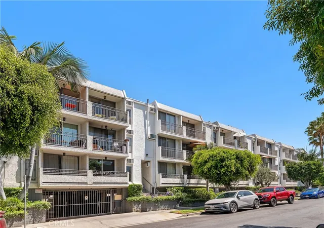 Listing Photo 2 - Condo for sale in The Vogue Condominiums located at 6151 Orange St, Los Angeles, CA 90048 - Unit #308