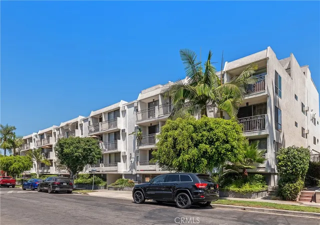 Listing Photo 3 - Condo for sale in The Vogue Condominiums located at 6151 Orange St, Los Angeles, CA 90048 - Unit #308