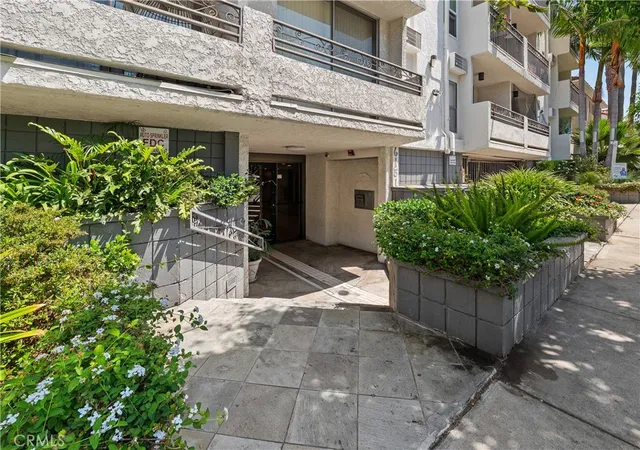 Listing Photo 4 - Condo for sale in The Vogue Condominiums located at 6151 Orange St, Los Angeles, CA 90048 - Unit #308