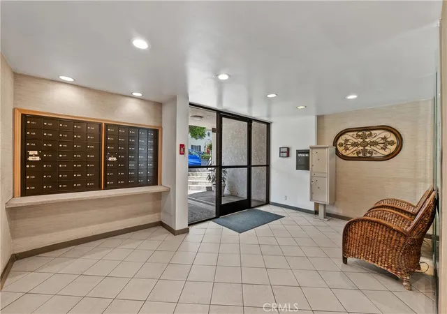 Listing Photo 5 - Condo for sale in The Vogue Condominiums located at 6151 Orange St, Los Angeles, CA 90048 - Unit #308