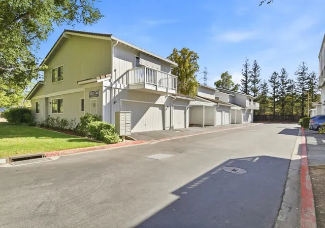 Photo 33 of Condo for sale at 762 Pollard Rd, Los Gatos, CA 95032 | MLS# ML82058064 | Listing updated on 2026-10-12