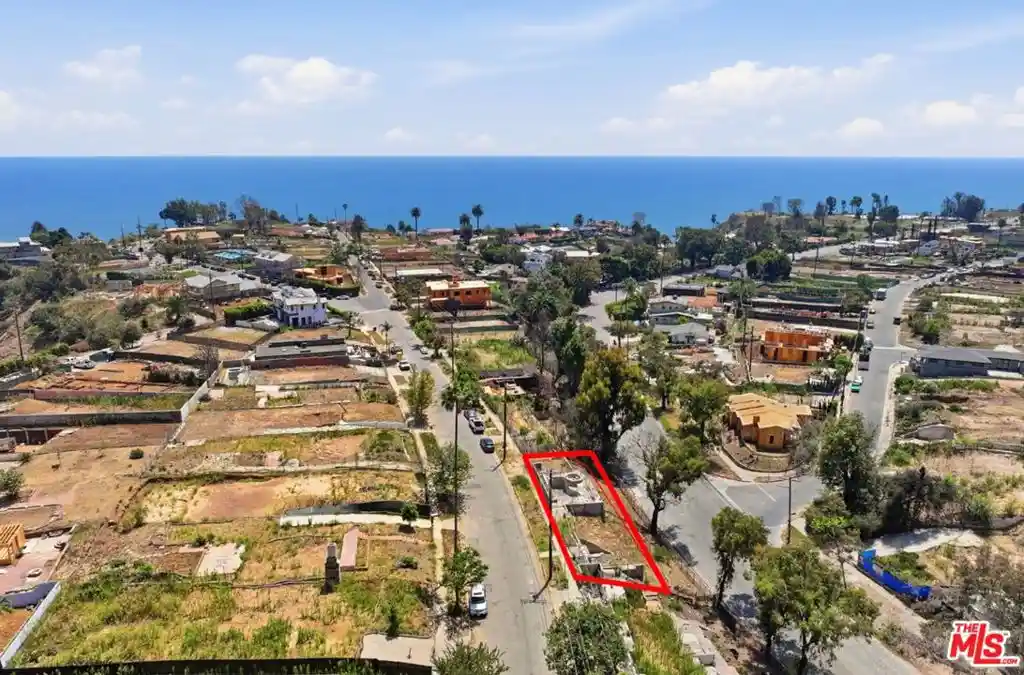 Photo 1 of Land for sale at 545 N Las Casas Ave, Pacific Palisades, CA 90272 | MLS# 26873757 | Listing updated on 2026-08-26