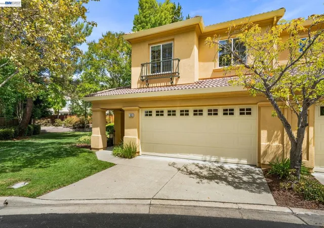 Photo 3 of Townhouse for sale at 7633 Stellaria Ln, San Ramon, CA 94582 | MLS# 41145381 | Listing updated on 2026-10-05