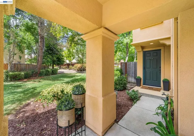 Photo 3 of Townhouse for sale at 7633 Stellaria Ln, San Ramon, CA 94582 | MLS# 41145381 | Listing updated on 2026-10-05