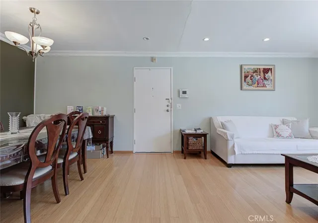 Listing Photo 4 - Condo for sale in building located at 3220 Altura Ave, Glendale, CA 91214 - Unit #217