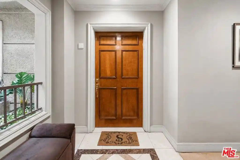 Listing Photo 2 - Condo for sale in 277 S Spalding Dr located at 277 S Spalding Dr, Beverly Hills, CA 90212 - Unit #203