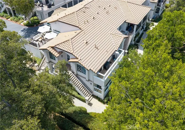Listing Photo 1 - Condo for sale in building located at 8 Dorado, Rancho Santa Margarita, CA 92688