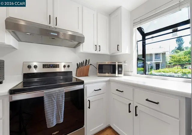 Photo 3 of Condo for sale at 324 Eastgate Ln, Martinez, CA 94553 | MLS# 41145387 | Listing updated on 2026-10-07