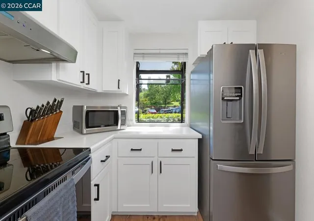 Photo 4 of Condo for sale at 324 Eastgate Ln, Martinez, CA 94553 | MLS# 41145387 | Listing updated on 2026-10-07