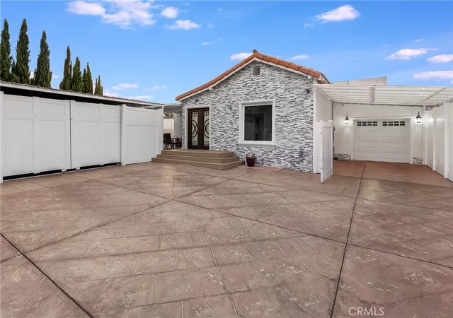 Photo 3 of Sale Pending at 6917 Tyrone Ave, Van Nuys, CA 91405 | MLS# SR26180392 | Listing updated on 2026-10-02