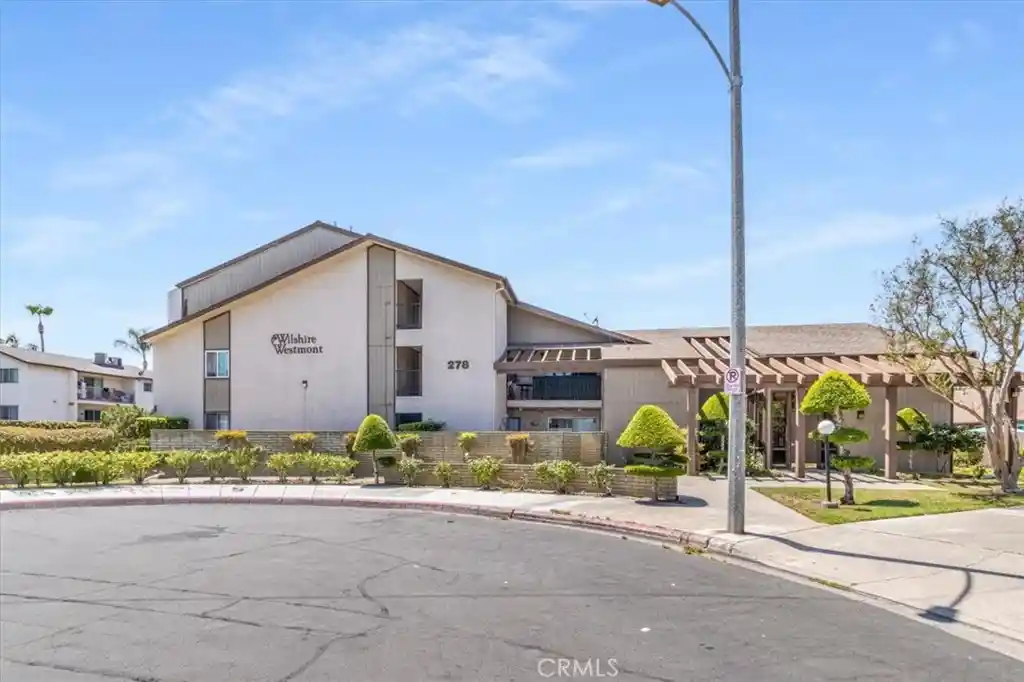 Listing Photo 2 - Condo for sale in 278 N Wilshire located at 278 N Wilshire, Anaheim, CA 92801 - Unit #129