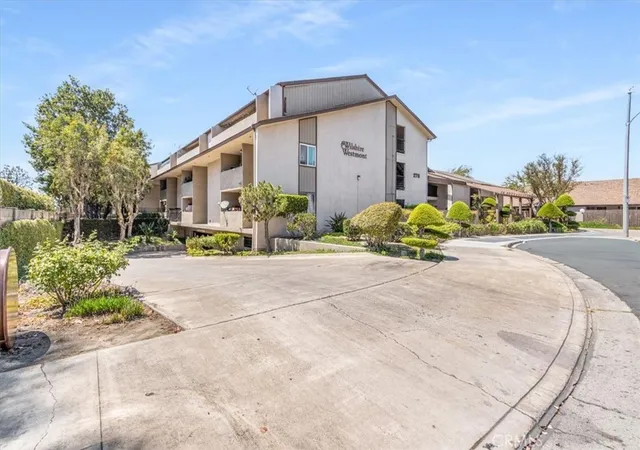 Listing Photo 4 - Condo for sale in building located at 278 N Wilshire, Anaheim, CA 92801 - Unit #129