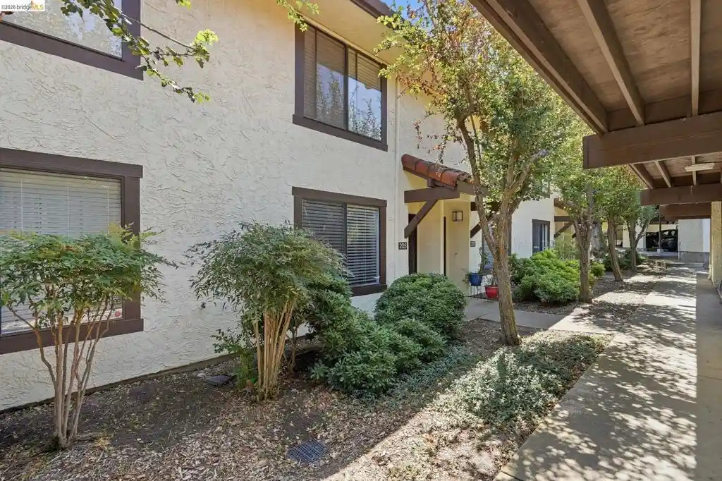 Listing Photo 1 - Condo for sale in 205 Del Valle Cir located at 205 Del Valle Cir, El Sobrante, CA 94803 - Unit 205 Del Valle Cir