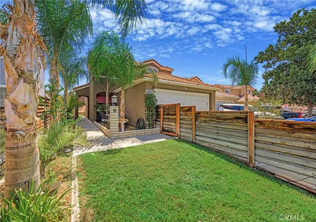 Photo 2 of Single family home for sale at 1056 Dahlia Ct, Hemet, CA 92545 | MLS# SW26180996 | Listing updated on 2026-10-03
