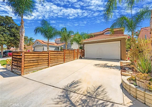 Photo 3 of Single family home for sale at 1056 Dahlia Ct, Hemet, CA 92545 | MLS# SW26180996 | Listing updated on 2026-10-03