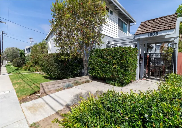 Photo 1 of Townhouse for sale at 1809 Armour Ln #3, Redondo Beach, CA 90278 | MLS# SR26181429 | Listing updated on 2026-09-30