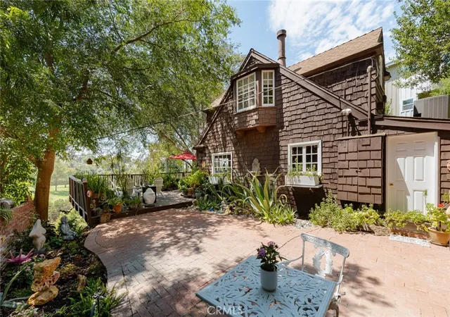Photo 2 of Single family home for sale at 21008 Bandera, Woodland Hills, CA 91364 | MLS# SR26181483 | Listing updated on 2026-09-20