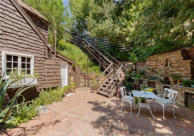 Photo 3 of Single family home for sale at 21008 Bandera, Woodland Hills, CA 91364 | MLS# SR26181483 | Listing updated on 2026-09-20