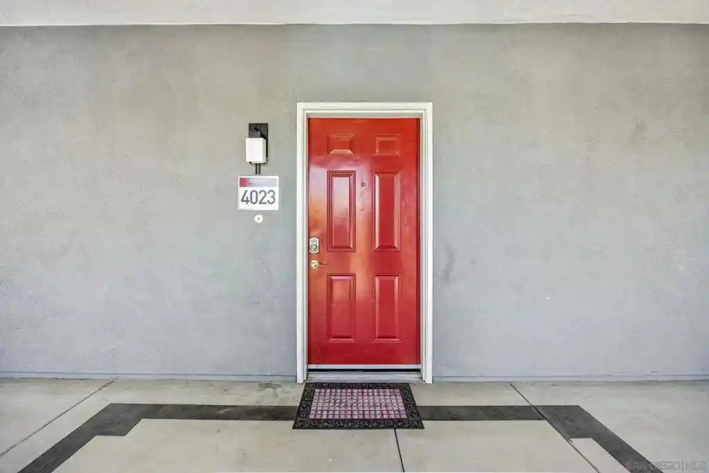 Listing Photo 2 - Condo for sale in 1801 E Katella Ave located at 1801 E Katella Ave, Anaheim, CA 92805 - Unit #4023