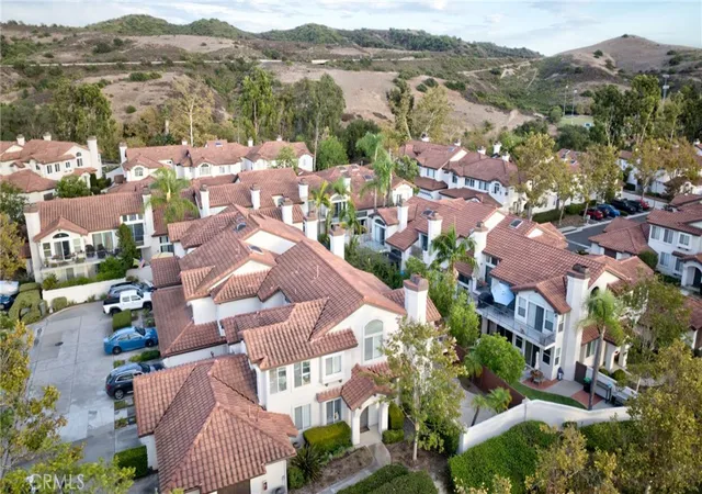 Photo 2 of Townhouse for sale at 14 Via Entrada, Rancho Santa Margarita, CA 92688 | MLS# CV26181504 | Listing updated on 2026-09-25