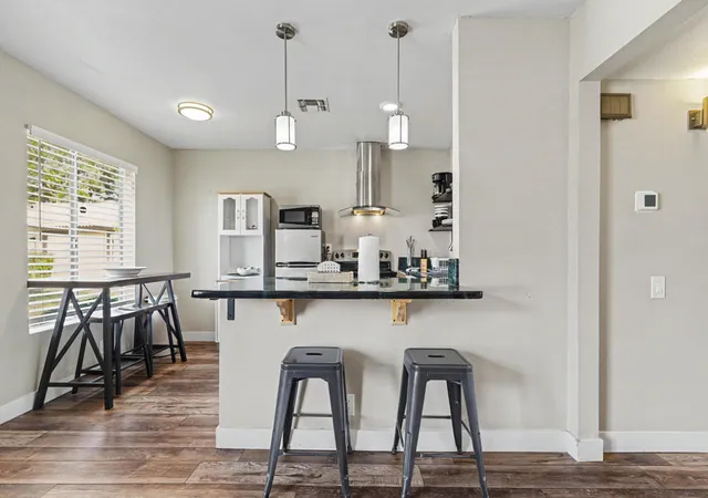 Listing Photo 2 - Condo for sale in building located at 82075 Country Clb Dr, La Quinta, CA 92201 - Unit #22