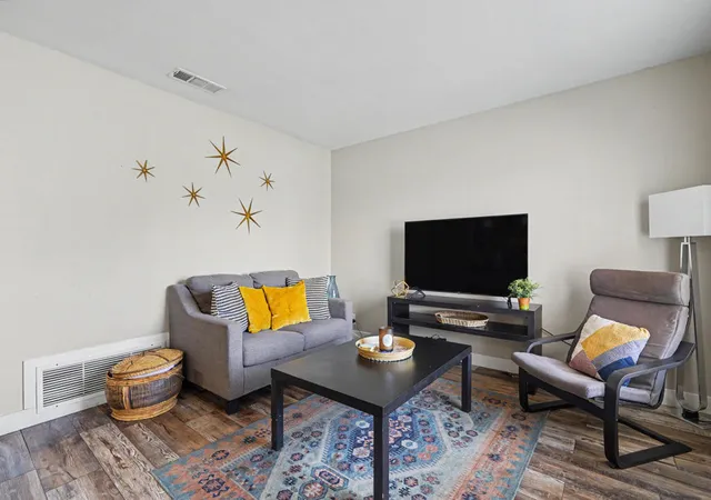 Listing Photo 4 - Condo for sale in building located at 82075 Country Clb Dr, La Quinta, CA 92201 - Unit #22