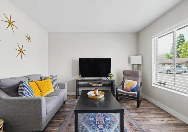Listing Photo 5 - Condo for sale in building located at 82075 Country Clb Dr, La Quinta, CA 92201 - Unit #22