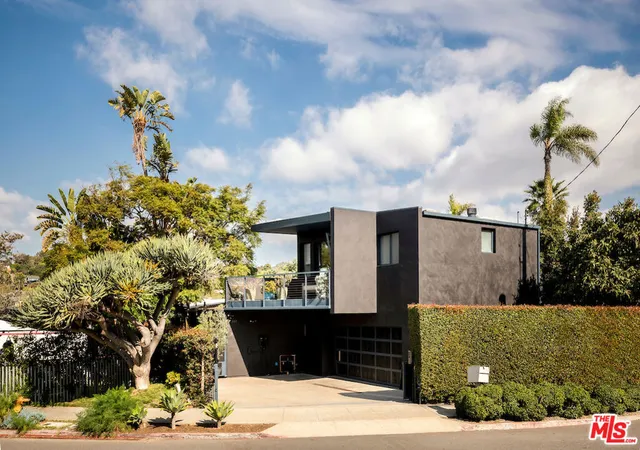 Photo 3 of Single family home for sale at 295 Mabery Rd, Santa Monica, CA 90402 | MLS# 26874253 | Listing updated on 2026-09-13