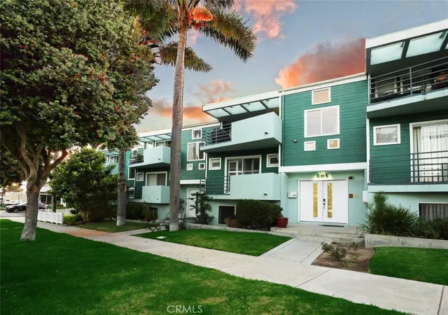 Photo 2 of Townhouse for sale at 505 Agate, Redondo Beach, CA 90277 | MLS# PV26179571 | Listing updated on 2026-10-04