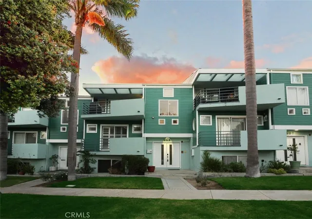 Photo 3 of Townhouse for sale at 505 Agate, Redondo Beach, CA 90277 | MLS# PV26179571 | Listing updated on 2026-10-04