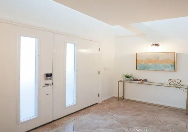 Photo 3 of Townhouse for sale at 505 Agate, Redondo Beach, CA 90277 | MLS# PV26179571 | Listing updated on 2026-10-04
